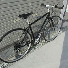 E496　★　11800円★整備済み スポーツ中古自転車 ブラック　７段変速　44ｃｍ【クロスバイク】の画像