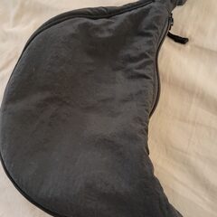 ユニクロ　ラウンドミニショルダーバッグ　黒の画像