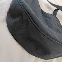 ユニクロ　ラウンドミニショルダーバッグ　黒の画像