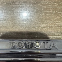TOYOTA ナンバーフレーム 2枚セット 08407-00272の画像