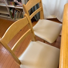 ダイニングテーブルと椅子４脚セットの画像