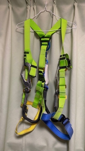多機能ハーネス 緑と青 カラビナ付き