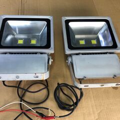 ☆彡ＬＥＤ投光器!!!２台!!!100ｗ!!!100ｖ～220ｖ!!!駐車場・倉庫・屋外灯・外灯・作業灯・点灯確認済み!!!稲刈り完了！の画像