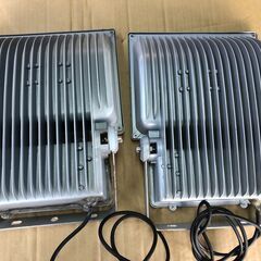 ☆彡ＬＥＤ投光器!!!２台!!!100ｗ!!!100ｖ～220ｖ!!!駐車場・倉庫・屋外灯・外灯・作業灯・点灯確認済み!!!稲刈り完了！の画像