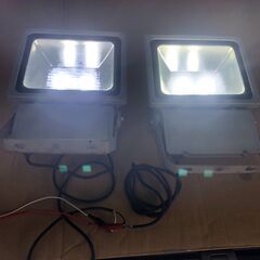 ☆彡ＬＥＤ投光器!!!２台!!!100ｗ!!!100ｖ～220ｖ!!!駐車場・倉庫・屋外灯・外灯・作業灯・点灯確認済み!!!稲刈り完了！の画像