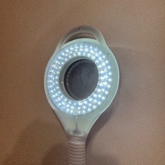 拡大鏡つき　LEDスタンドライトの画像
