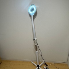 拡大鏡つき　LEDスタンドライトの画像