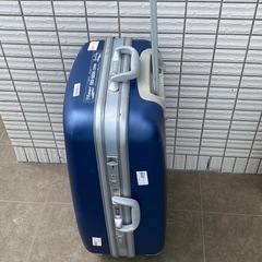 【無料でお譲りします・訳あり】中型スーツケース  の画像