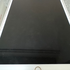 [無料]コタツテーブルとスマホ2台とiPadProの画像