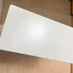 パソコンデスクの画像