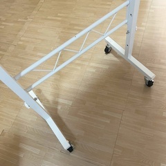 パソコンデスクの画像