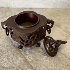 香炉 大明宣徳年製 刻印有 レトロ アンティーク 時代物 骨董品 古美術 香道具 蓋付き 金属製 重厚感 透かし彫り A0397の画像