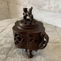香炉 大明宣徳年製 刻印有 レトロ アンティーク 時代物 骨董品 古美術 香道具 蓋付き 金属製 重厚感 透かし彫り A0397の画像
