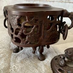 香炉 大明宣徳年製 刻印有 レトロ アンティーク 時代物 骨董品 古美術 香道具 蓋付き 金属製 重厚感 透かし彫り A0397の画像