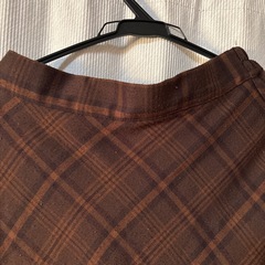 着丈89㎝くらいのロングスカート　茶色チェックの画像