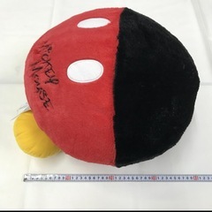 値下げしました】新品未使用　約35cmミッキーマウス　大きなクッション　ぬいぐるみ　ディズニー の画像