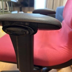 steel case スチールケース　オフィスチェア　肘付の画像