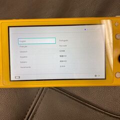 Nintendo Switch Lite イエロー 焦げ跡ありの画像