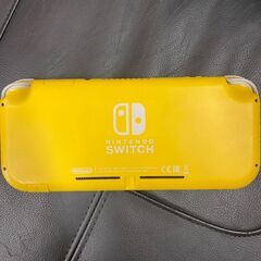 Nintendo Switch Lite イエロー 焦げ跡ありの画像