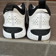 NIKE ジュニア　バスケットシューズ　23.5 バッシュの画像