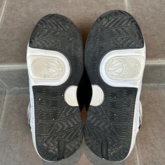 NIKE ジュニア　バスケットシューズ　23.5 バッシュの画像