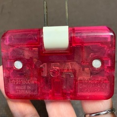 3口 コンセント (一部破損あり)の画像