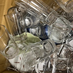 （代理出品）大量のグラスと小皿など（ほぼ未使用保管品」）の画像