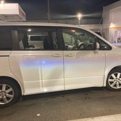 ヴォクシー 8人乗りの画像