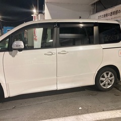 ヴォクシー 8人乗りの画像