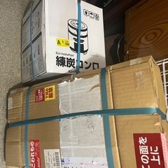 練炭コンロと練炭の画像