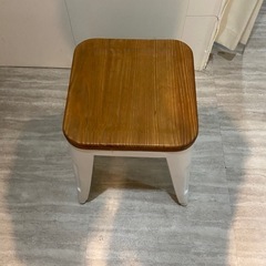 スクエアスツール椅子
の画像