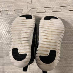 ニューバランス黒スニーカー16cmの画像