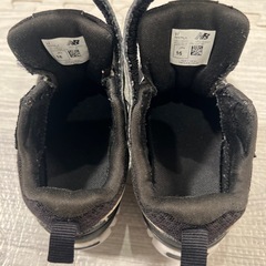 ニューバランス黒スニーカー16cmの画像