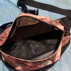 値下げしました。THE NORTH FACE ボディバッグ　ほとんど未使用の画像