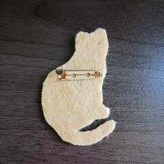 ねこのブローチの画像