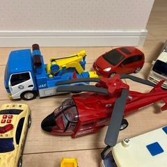 乗り物おもちゃセットの画像