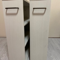キャスター取付可能な引手付き本棚 2個の画像
