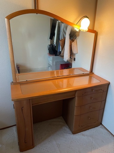 大きな木製ドレッサー　ライト付き鏡台