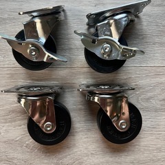 【新品】キャスター 50mm 4個セット　ストッパー付きの画像