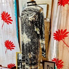 LEONARD(レオナール) 総シルク。フランス、パリの粋を編み上げたような美しいワンピース。いかがでしょうか？の画像