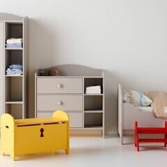 IKEA TROGEN おしゃれなグレー キッズチェスト引き出しの画像
