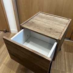 サイドテーブルの画像