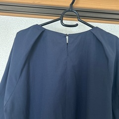 ネイビーのカットソー　Ｍサイズの画像