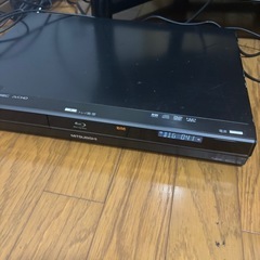 値下げ⭕️しました！テレビ 40だいブルーレイレコーダー テレビスタンド 学習リモコン アンテナケーブル HDMIケーブル 電源ケーブル すぐ見れるセットです。 早い者勝ちです！  レコーダーは、CMカットができる最終型番です。勝手に切ってくれます。の画像