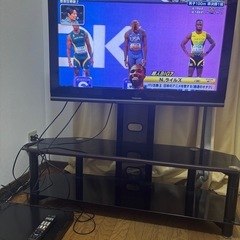 値下げ⭕️しました！テレビ 40だいブルーレイレコーダー テレビスタンド 学習リモコン アンテナケーブル HDMIケーブル 電源ケーブル すぐ見れるセットです。 早い者勝ちです！  レコーダーは、CMカットができる最終型番です。勝手に切ってくれます。の画像