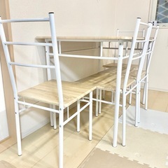 ダイニングテーブルの画像