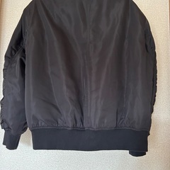 a.v.v 黒ジャンパーの画像