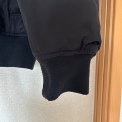 a.v.v 黒ジャンパーの画像
