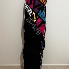 スノボー板と靴の画像