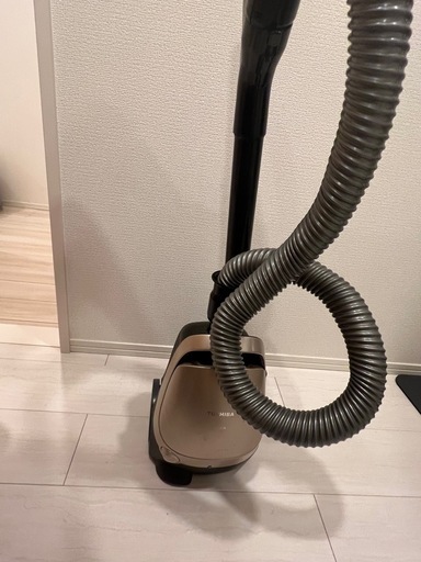 棚　　椅子　机、掃除機3点セット